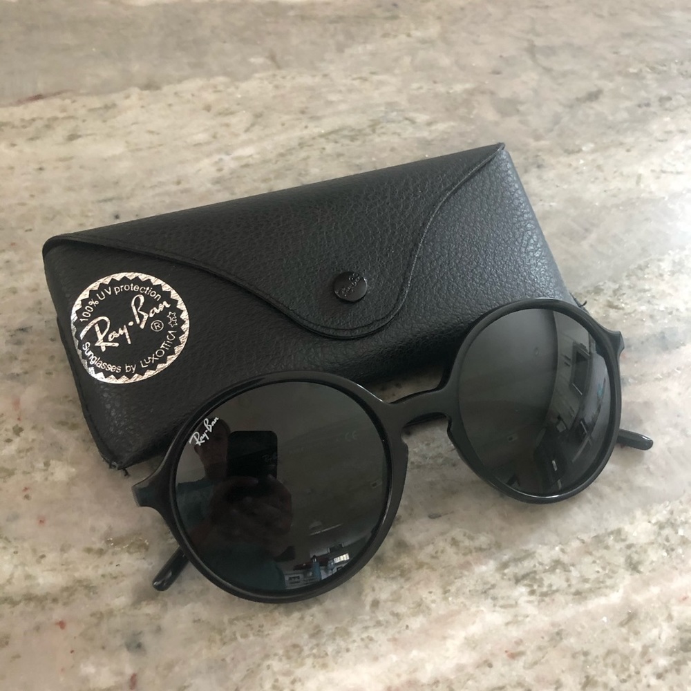 Black, round RayBan Sunglasses - authentic w/ case